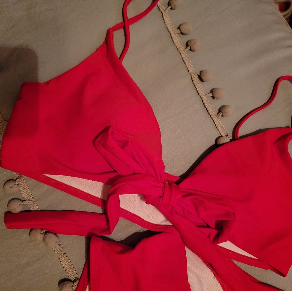 Red bikini size large - Picture 4 of 5